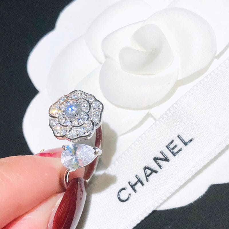 18K  Chanel Diamond Camelia Precieux Ring