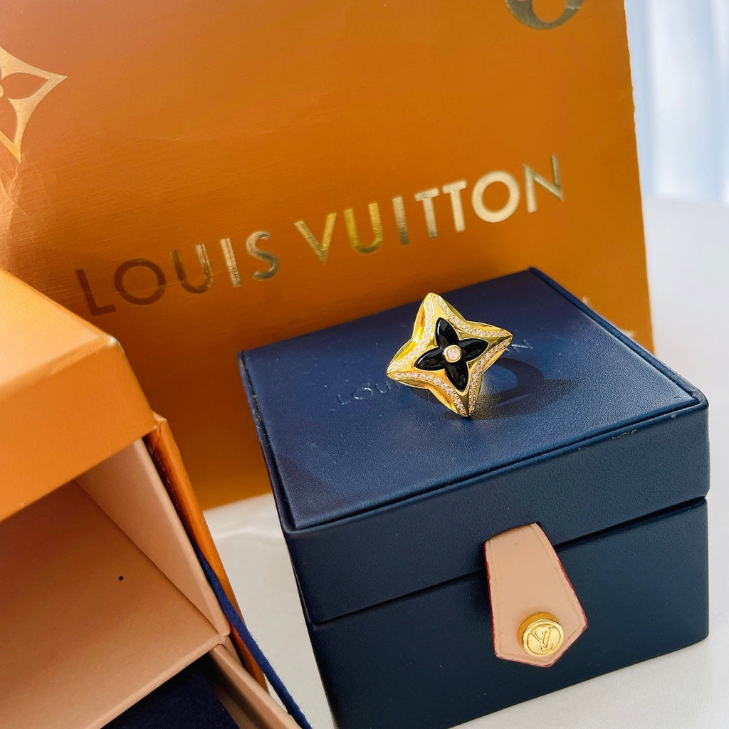 18K Louis Vuitton Ever Blossom Ring