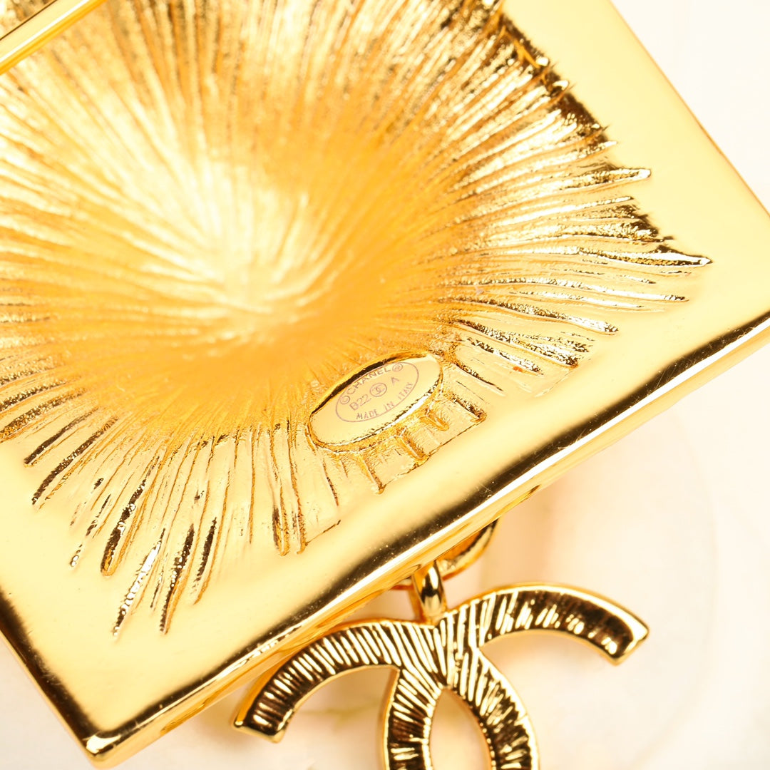 18K  Chanel Tiger Brooch