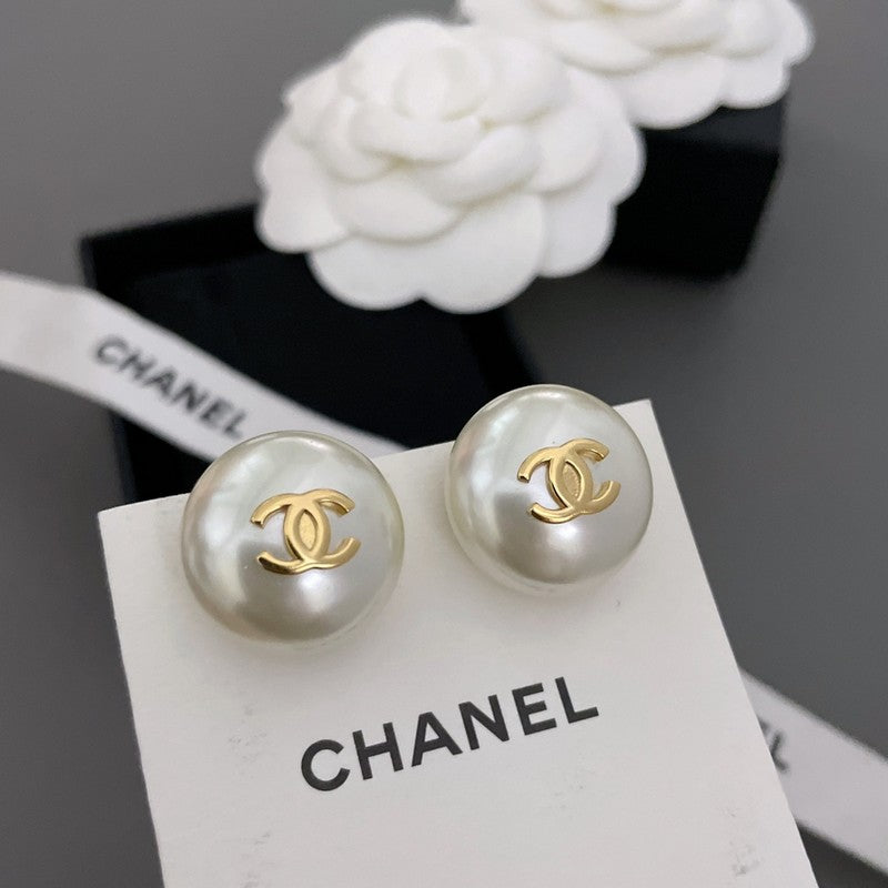 18K  Chanel Pearl Gold Round Earrings