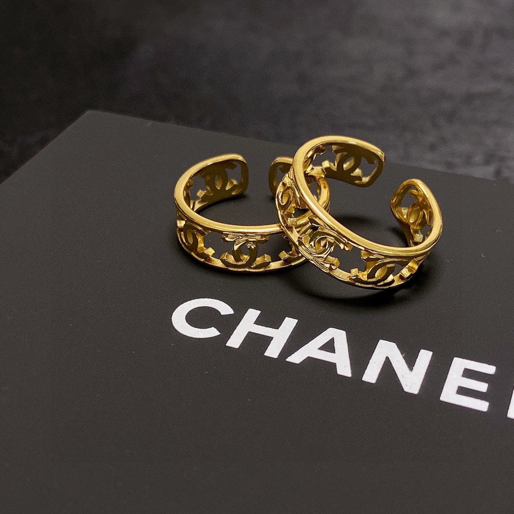 18K  Chanel Vintage Openwork Ring
