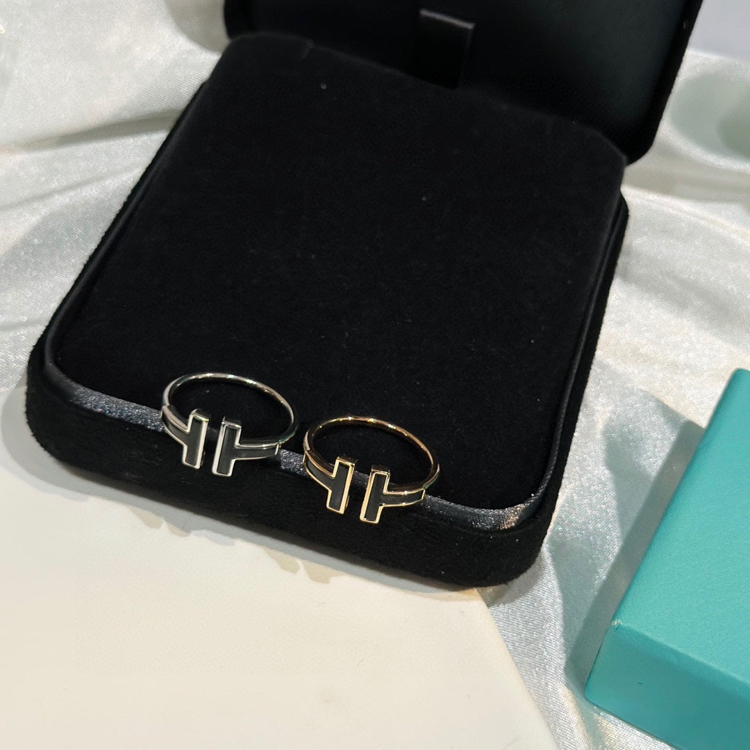 18K Tiffany Black Onyx Wire Ring